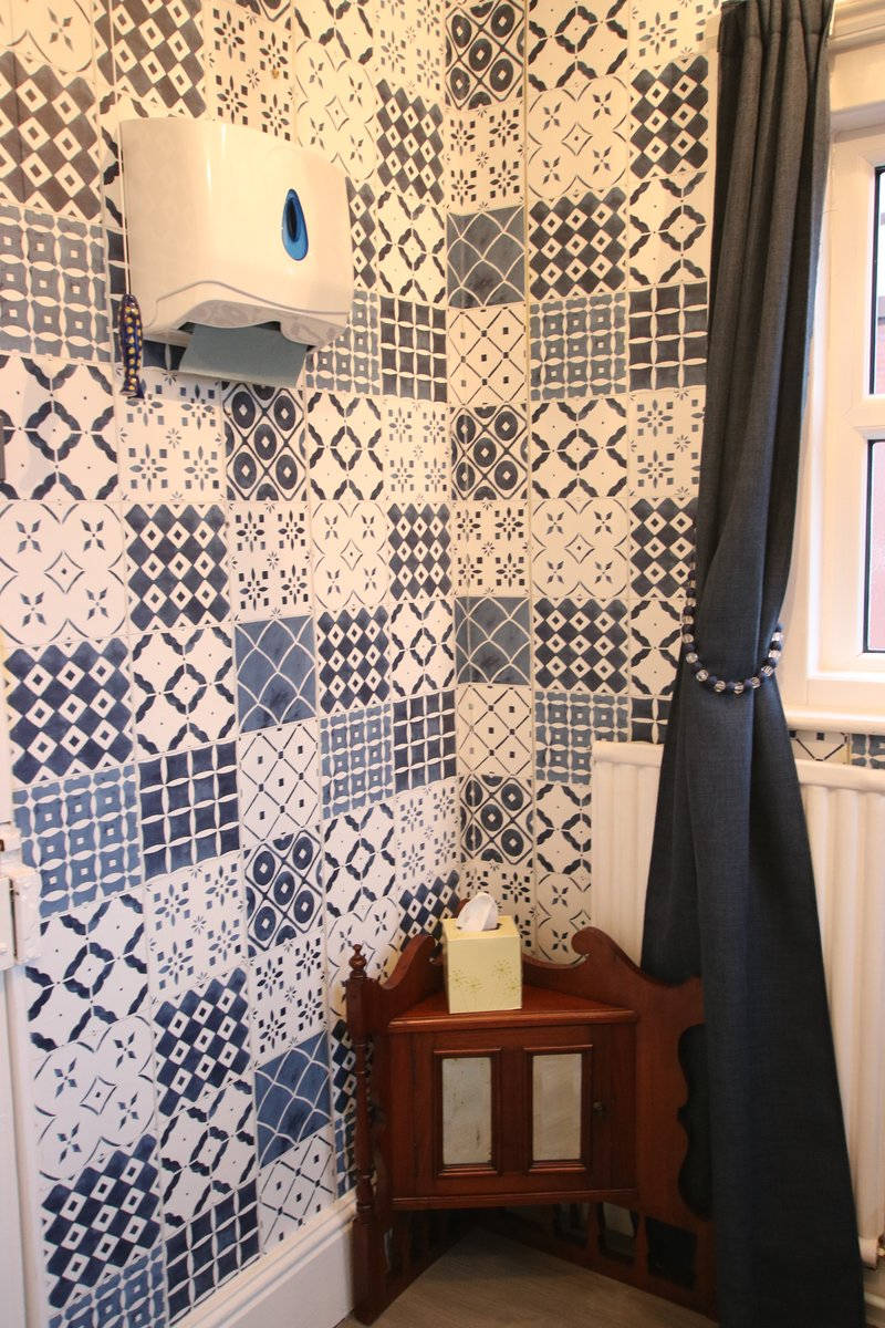 Click here to view the image of Greylands Guesthouse Llandrindod Bathroom Starling 017 at higher resolution. An image of Greylands Guesthouse Llandrindod Bathroom Starling 017 goes here.