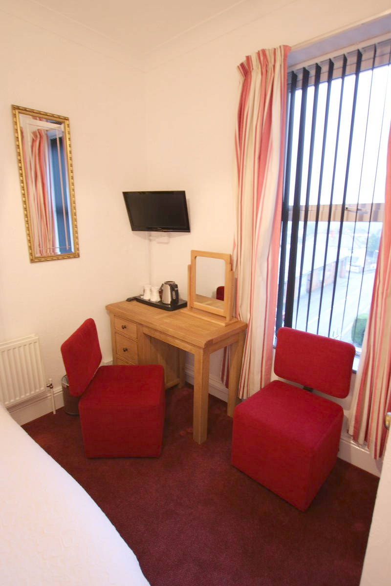 image of Greylands Guesthouse Llandrindod Double Room Nightingale 011