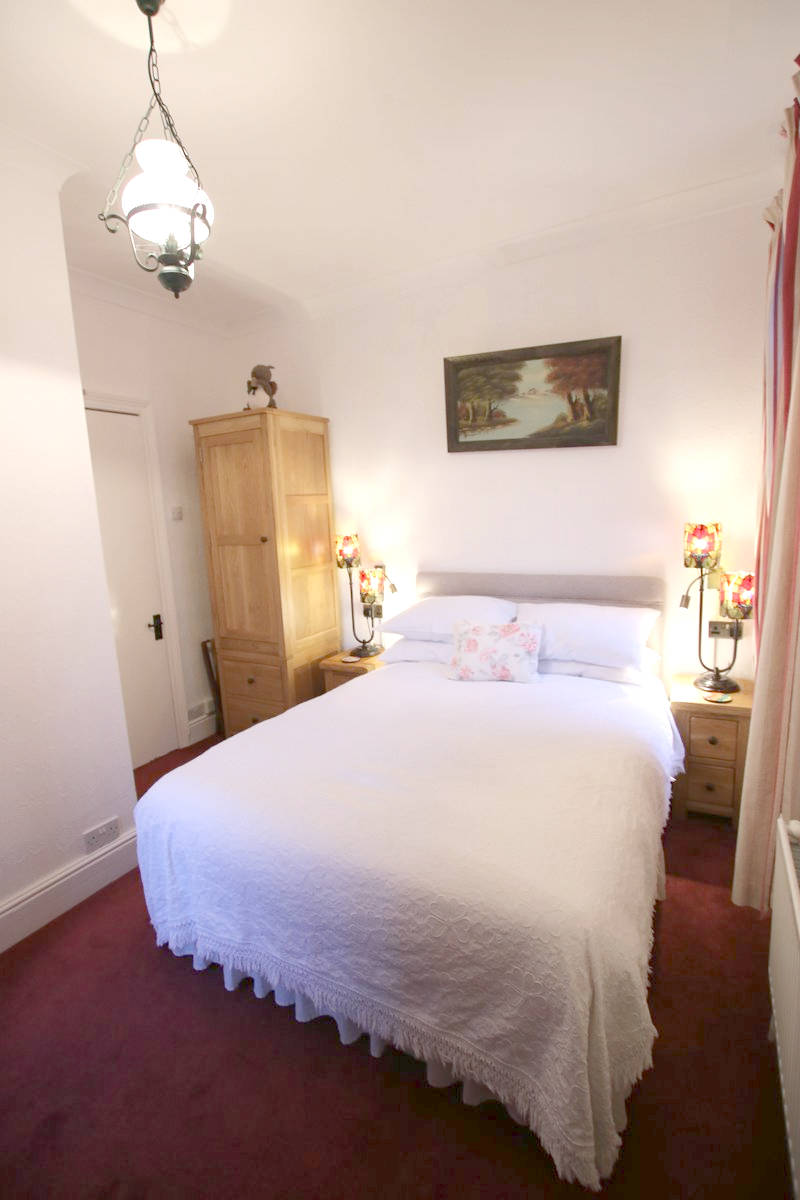 image of Greylands Guesthouse Llandrindod Double Room Nightingale 016