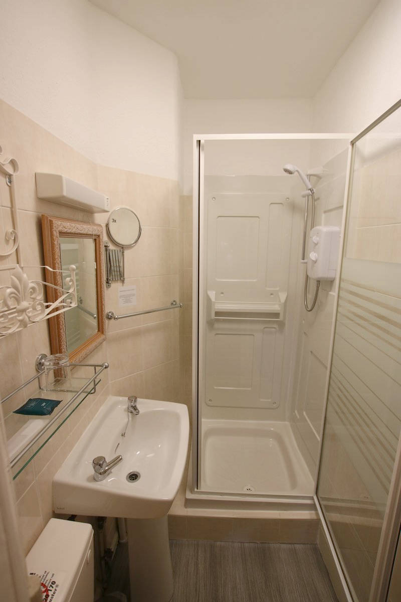 image of Greylands Guesthouse Llandrindod Single Room Skylark 015