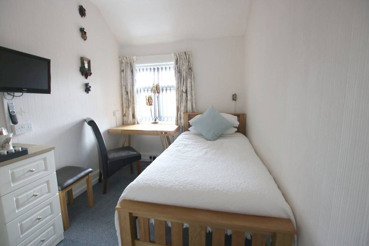 image of Greylands Guesthouse Llandrindod Single Room Skylark 039