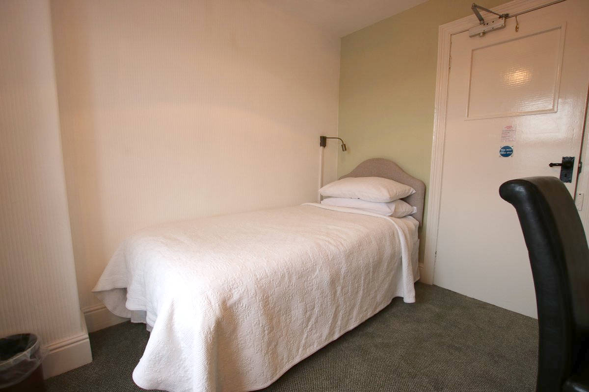 image of Greylands Guesthouse Llandrindod Single Room Starling 027