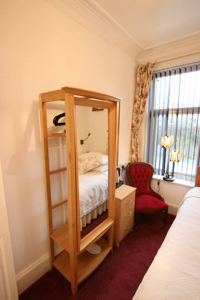 image of Greylands Guesthouse Llandrindod Single Room Swallow 017